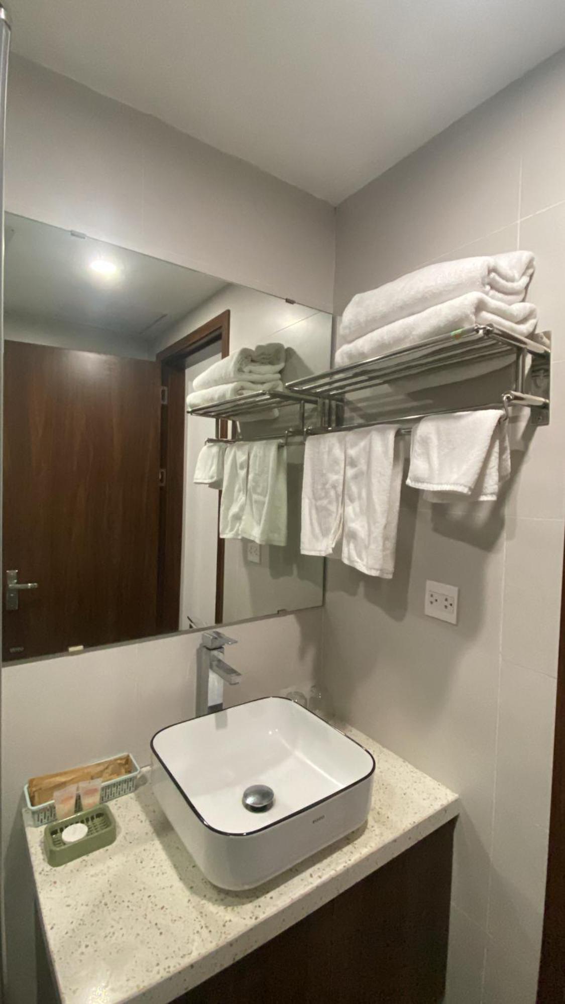 Wins Apartment Hanoi Esterno foto